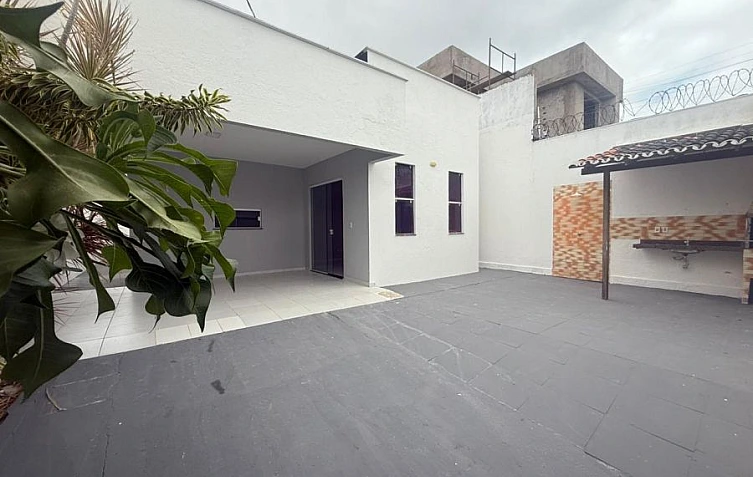 Casa Ara�agy com 03 quartos (s/ 1 ste).