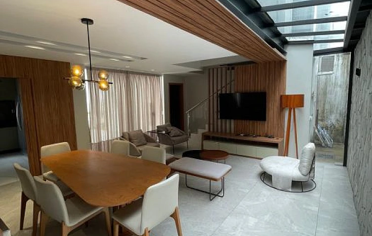 Casa Triplex no Condom�nio Berlin