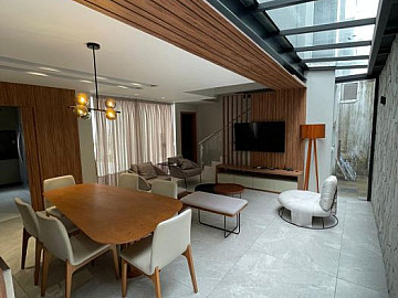 Casa Triplex no Condom�nio Berlin